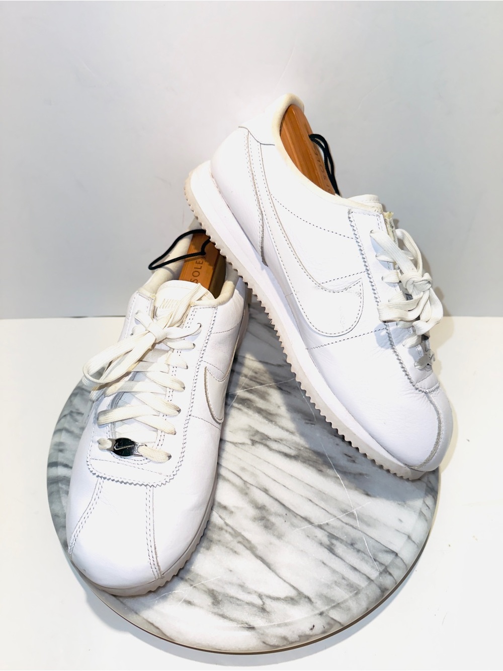 Nike Classic Cortez Triple  White Leather Shoes Women’s 9.5/Men’s 8 EUC !!